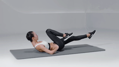 第四个动作:凳上抬腿