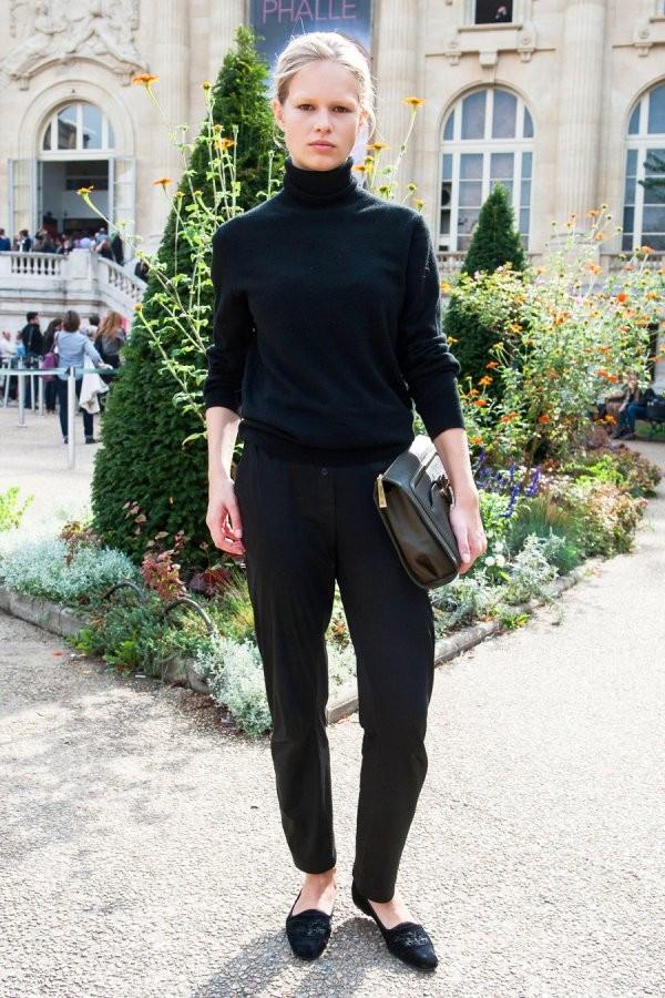 1.百搭的就是 黑色针织衫 黑裤子