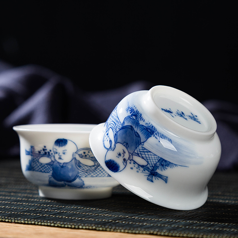 Jingdezhen ceramic hand - made master cup tong qu kung fu tea cups small bowl of blue and white porcelain individual cup sample tea cup