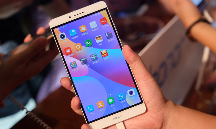 荣耀note8在屏幕,续航,性能等方面都有不错