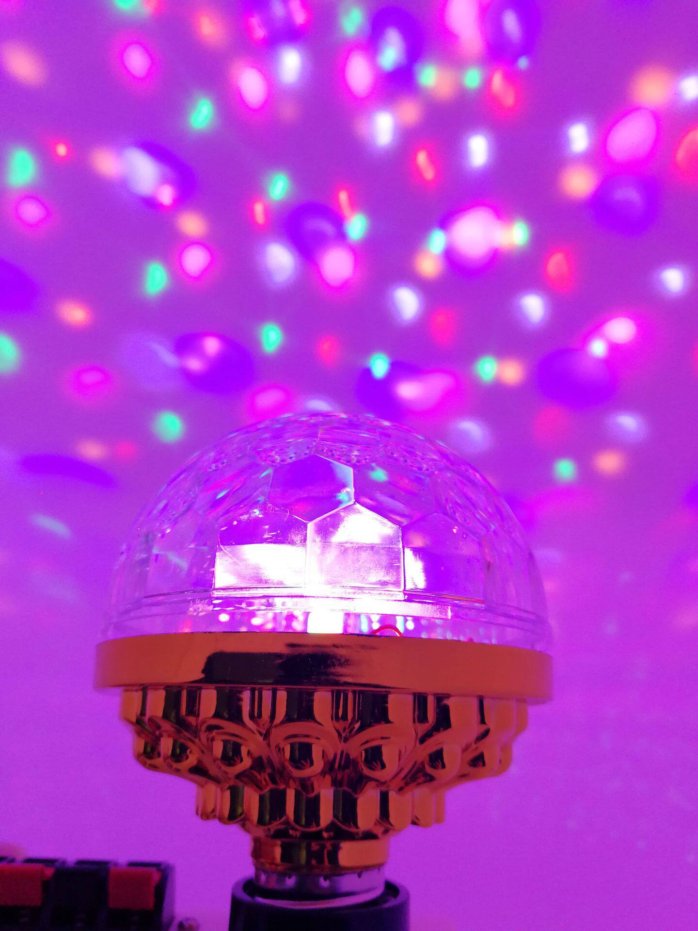 七彩旋转灯水晶魔球房间室内闪光抖音家用ktv爆dj跳舞台led蹦迪灯