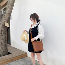 Clearance price~Net red tide Korean version of all-match messenger shoulder bag ins wide shoulder bag bucket womens bag