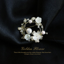 Vine flower brooch plant elegant golden petals romantic light luxury 2021 autumn and winter New Pearl birthday gift