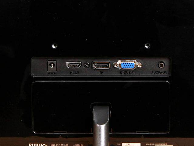 这款显示器支持壁挂功能,其机身背面设计有vesa标准的壁挂安装孔位.