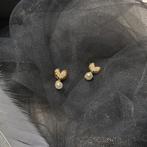 A D Hepburn pearl stud earrings female design sense earrings temperament Korean earlobe sleep without picking earrings