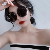 2020 new Korean version of Chao Net red black polarized sunglasses female ins street shot hollow sun glasses big face round glasses