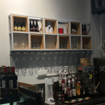 Bar wall wall hanging mug rack shelf Restaurant wine glass rack Industrial style sub-wall hanging wine glass rack