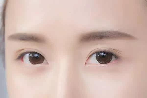 如何打造精致温柔的韩式平眉