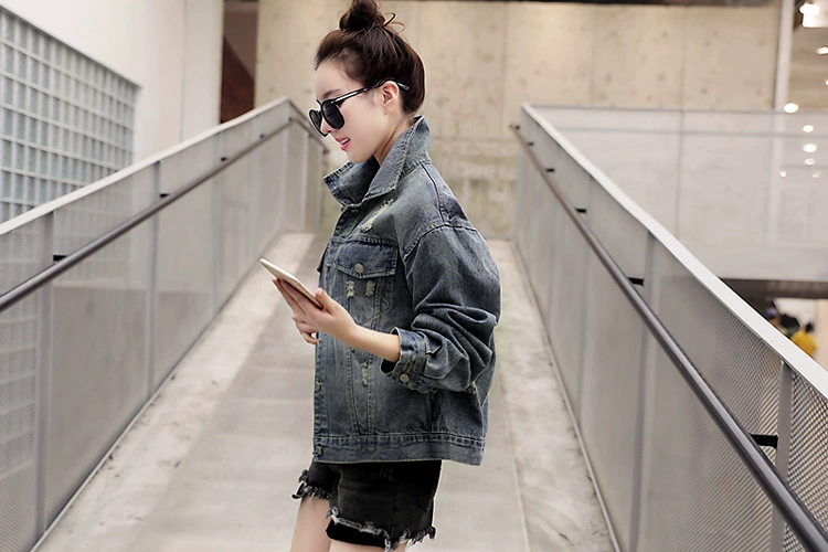 Gedailin 2021 mùa xuân và mùa thu mới áo khoác denim ripped ngắn của phụ nữ lỏng lẻo Phong cách Hàn Quốc xu hướng đầu nhỏ hoang dã - Áo khoác ngắn