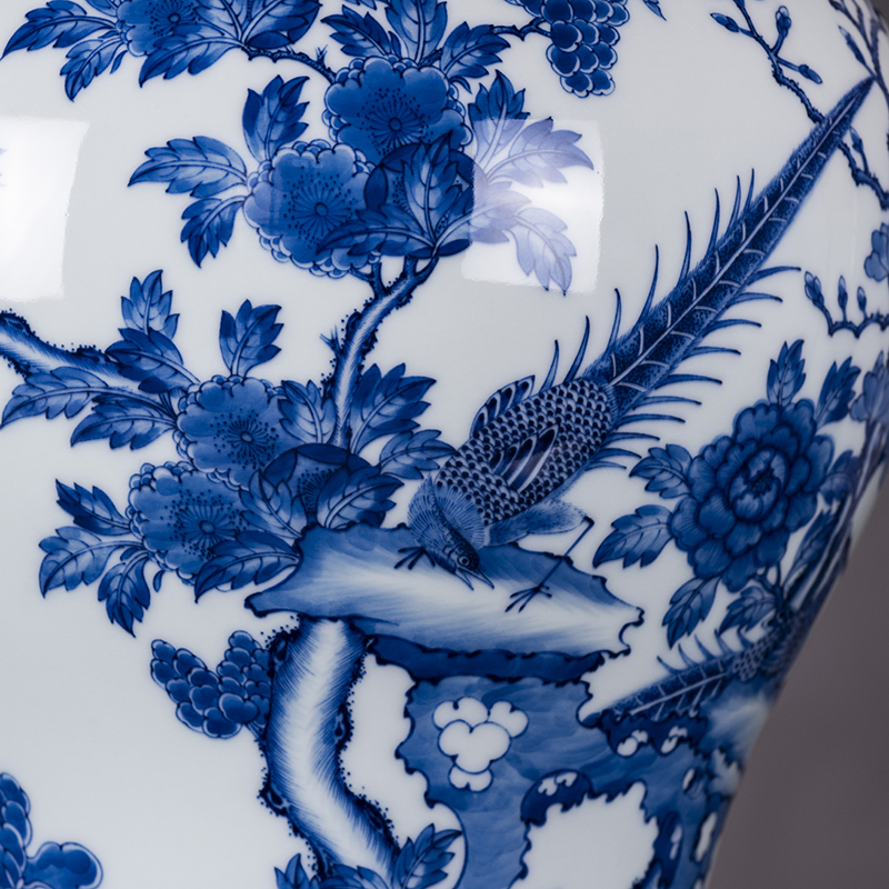Jingdezhen ceramic bottle of blue and white flower on general porcelain jar of antique vase sitting room screen furnishing articles large storage tank