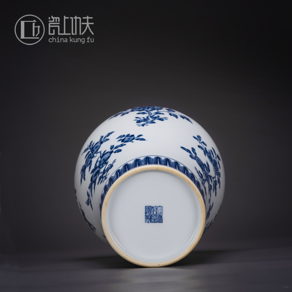 Jingdezhen blue and white porcelain vase sanduo mei blue and white porcelain bottle of new Chinese style living room furnishing articles antique porcelain restoring ancient ways