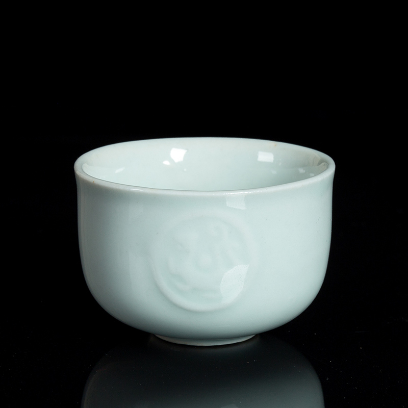 Jingdezhen ceramic household retro celadon carved dragon A koubei creative A cup of white wine cup of wine suits for
