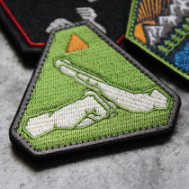 Give you a fist Old Iron full embroidered Velcro chapter Iron Triangle armband morale chapter PDW triangle