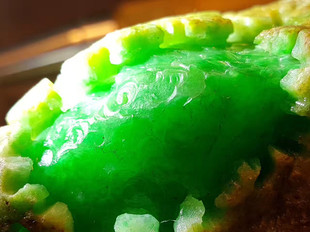 手镯 红皮木那大面积开窗色料 种老水长满色牌子己有可赌手镯 色阳色