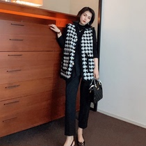 Early autumn fashionable plaid vest three-piece set 2021 spring and autumn slim base shirt small feet trousers jacket suit women