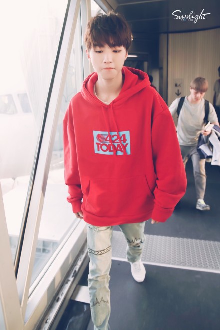 王俊凯同款情侣衣服男字母424印花红色宽松长袖连帽卫衣女潮上衣