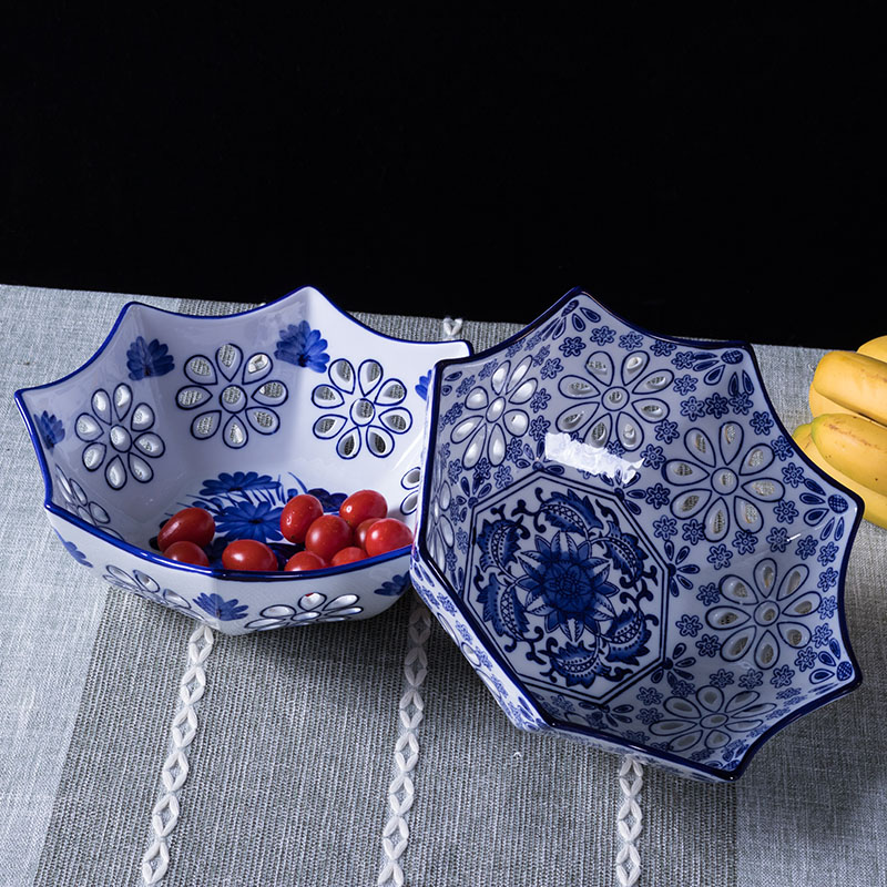 Sitting room ceramic fruit bowl large fruit basin creative star hollow out of the blue and white porcelain plate of fruit snacks decorative plate