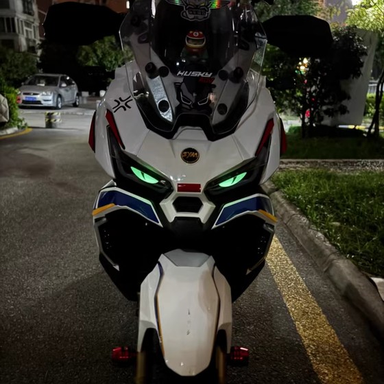 Sanyang Husky 150 Adv 전면 수정 이빨이없는 작은 악마 아이 눈 3 차원 빛나는 고양이 눈 스티커 Sanyang Husky 150 Adv 전면 수정 이빨이없는 작은 악마 아이 눈 3 차원 빛나는 고양이 눈 스티커