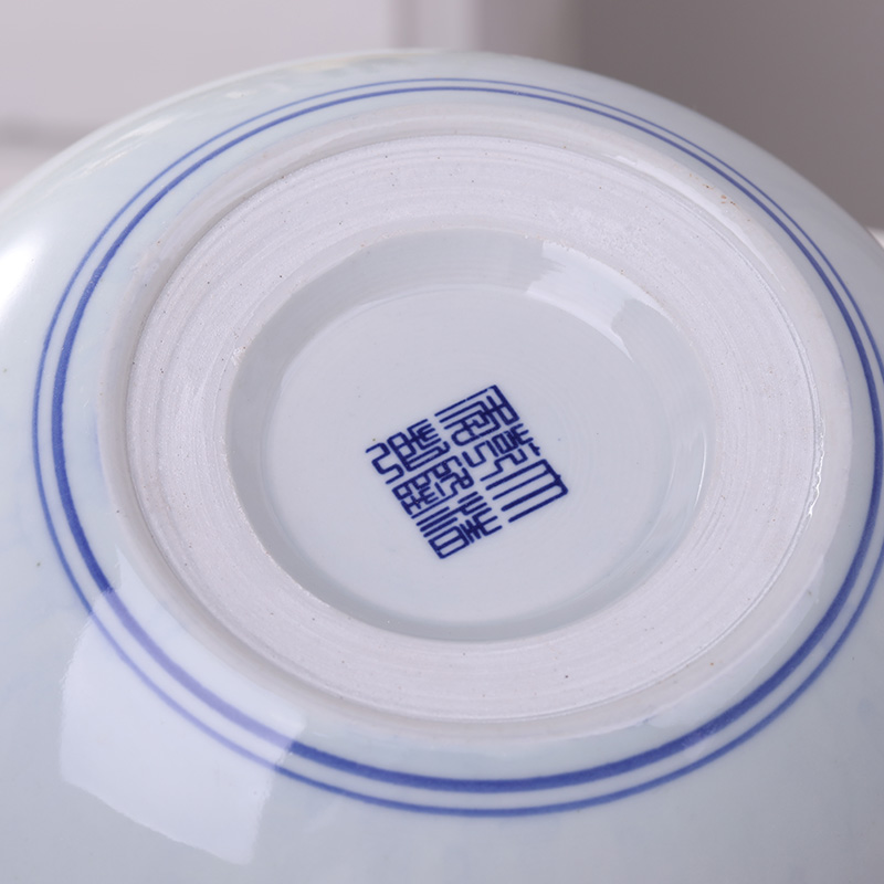 Jingdezhen ceramic barrel with cover moistureproof household ricer box sealed 20 jins 50 kg locker pickles meat in it