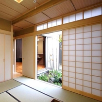 Shanghai solid wood tatami sliding door custom Japanese wardrobe sliding door lattice door and room door barrier door custom