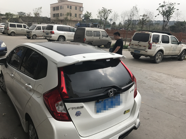 14-18 Honda Fit sửa đổi phiên bản Tiếng Nhật RS đuôi với đèn đấm miễn phí GK5 chuyên dụng tail wing cánh cố định