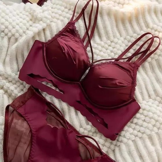 Satinless small breast gathering steel ring sexy beautiful back lingerie thin adjustable sagging bra bra set summer
Satinless small breast gathering steel ring sexy beautiful back lingerie thin adjustable sagging bra bra set summer