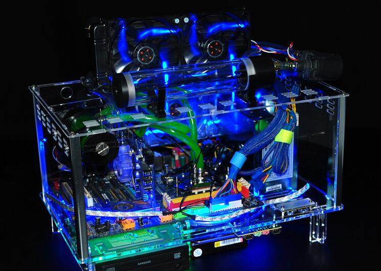 透明机箱:灯光闪耀起来