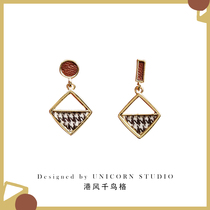 Retro Hong Kong style houndstooth earrings simple hollow geometric diamond lattice earrings all-match asymmetric temperament earrings