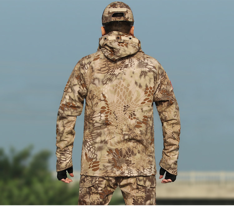 狼石户外冬季沙漠迷彩服套装男特种兵加绒加厚黑色蟒纹作战冲锋衣_27
