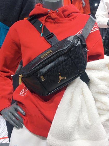 Nike Air Jordan AJ 가죽 PU 골드 라벨 캐주얼 크로스 바디 가방 가슴 가방 가방 허리 가방 남자와 여자 HA5507-013 Nike Air Jordan AJ 가죽 PU 골드 라벨 캐주얼 크로스 바디 가방 가슴 가방 가방 허리 가방 남자와 여자 HA5507-013