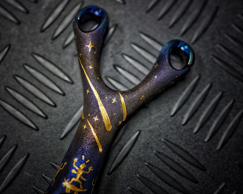 酷友cooyoo酷友天祈弹弓行三手工雕刻钛合金黄金edc限量收藏罕品