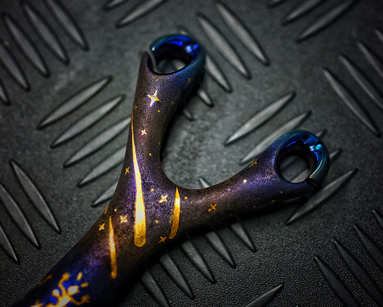 酷友cooyoo酷友天祈弹弓行三手工雕刻钛合金黄金edc限量收藏罕品