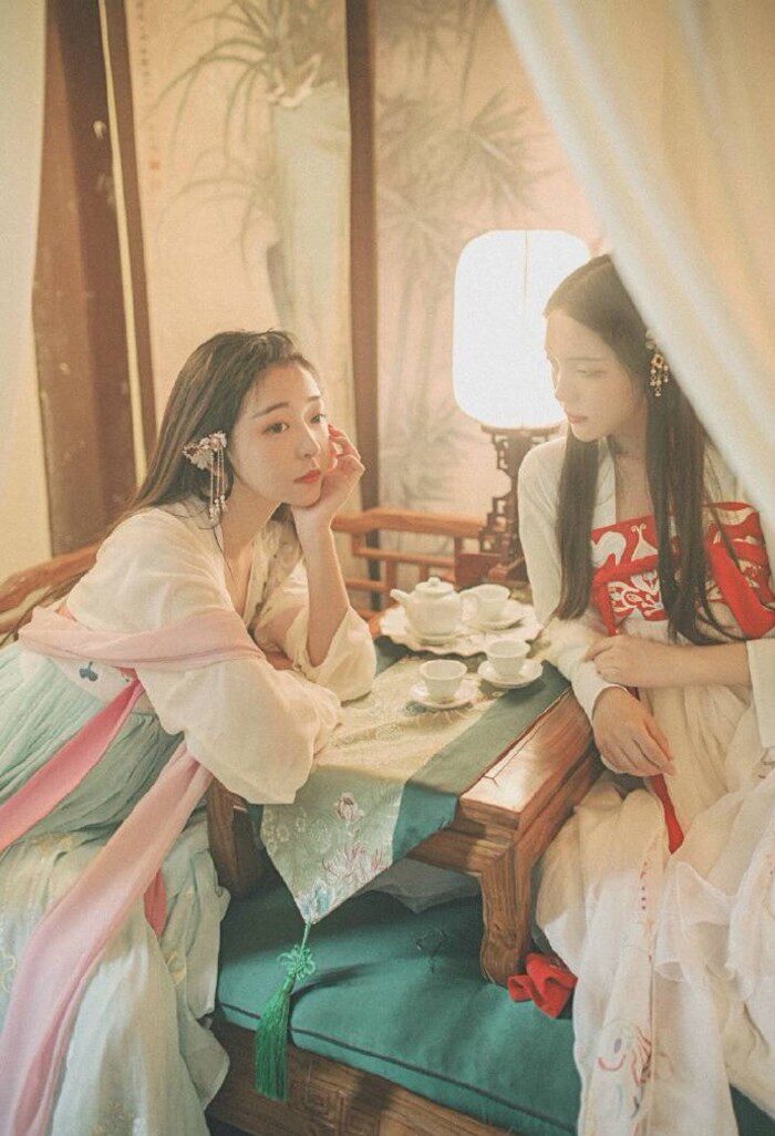 花朝时节晴光好,穿上闺蜜汉服去踏青吧!