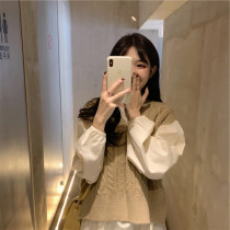 In the early autumn of 2021 the new tide of the Korean version of the net red time is still high the cold the wind the two-piece female