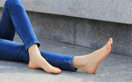 弓形脚拱形更高.