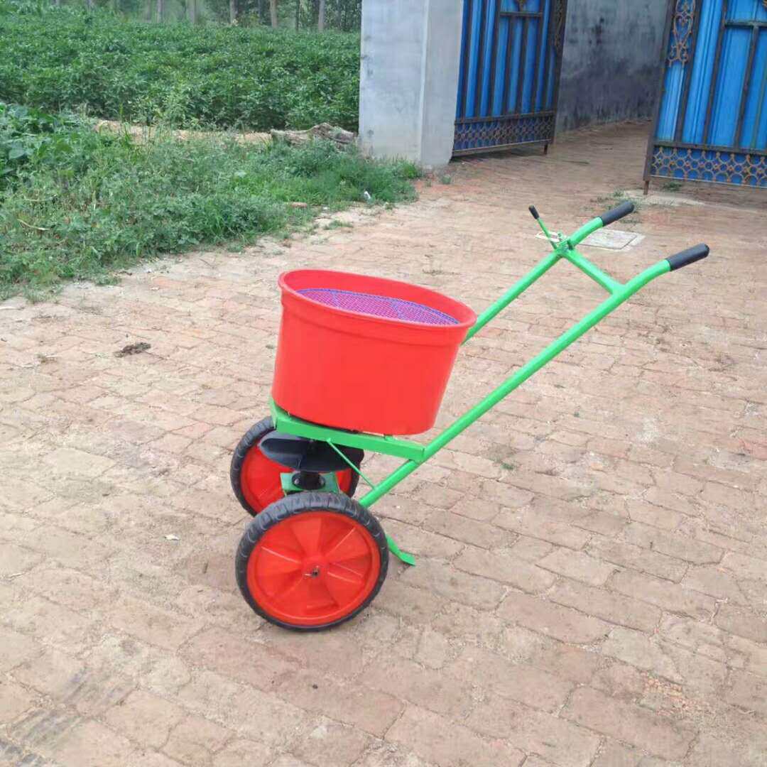 高效小型手推式人力撒肥机 条播播种施肥机
