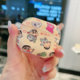 커플 친화적 인 AirPodsPro2 보호 케이스 Crayon Shin-Xin Apple Headphone Case AirPods3 Cartoon AirPods 헤드폰 케이스 2 세대 무선 실리콘 프로스트 소프트 쉘 3 세대 새로운 모델 4 세대 커플 친화적 인 AirPodsPro2 보호 케이스 Crayon Shin-Xin Apple Headphone Case AirPods3 Cartoon AirPods 헤드폰 케이스 2 세대 무선 실리콘 프로스트 소프트 쉘 3 세대 새로운 모델 4 세대