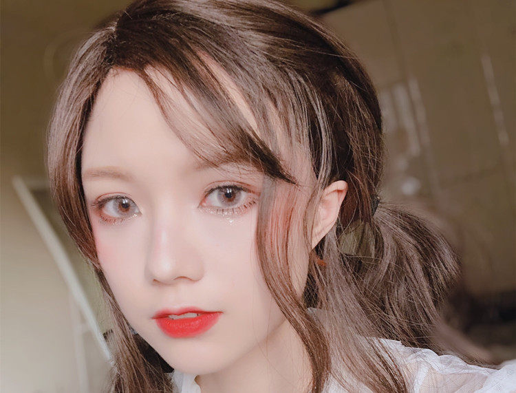 妆容了得的博主,自带独家美颜单品-爱美的花狸狸