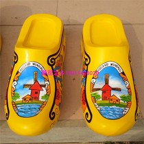 International Hotel Dutch style Dutch shoes FRP sculpture European apartment lawn Dutch wooden shoes decoration spot
