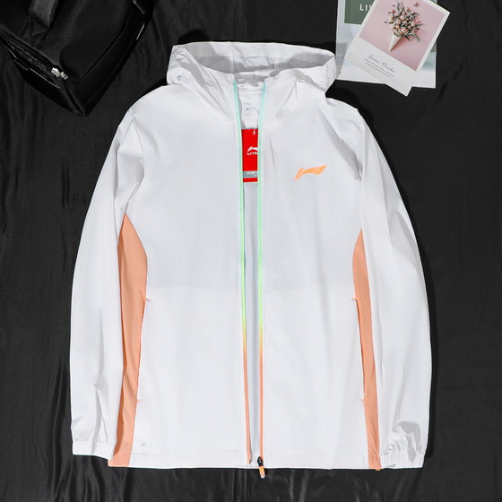 Li Ning Sunscreen Jacket 남자 2025 여름 새로운 통기성 스포츠 달리기 스킨 재킷 후드 윈드 브레이커 AFDU459 Li Ning Sunscreen Jacket 남자 2025 여름 새로운 통기성 스포츠 달리기 스킨 재킷 후드 윈드 브레이커 AFDU459