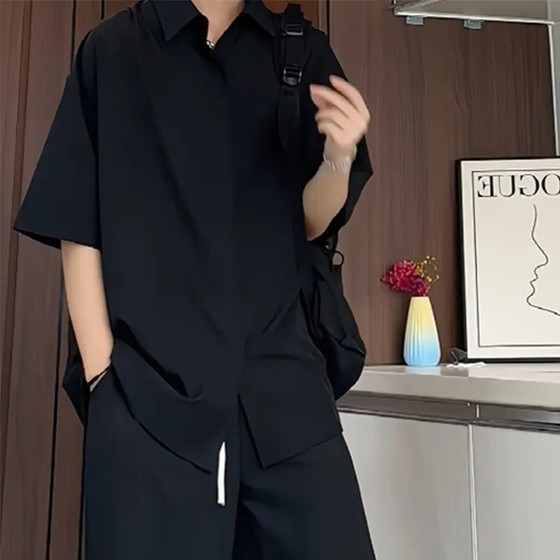 Summer thin ice silk short-sleeved shirt men's simple black solid color large size casual short-sleeved handsome white shirt
Summer thin ice silk short-sleeved shirt men's simple black solid color large size casual short-sleeved handsome white shirt