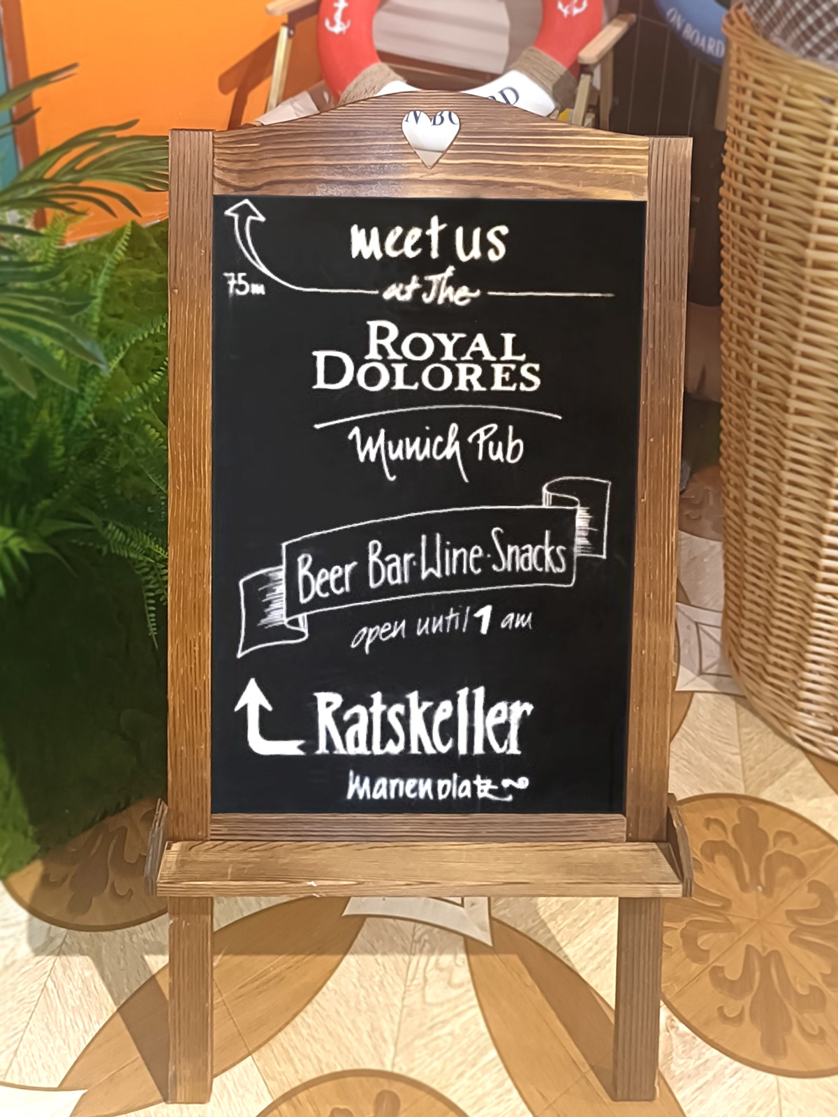 复古小黑板广告牌,为何成为店铺展示新宠?