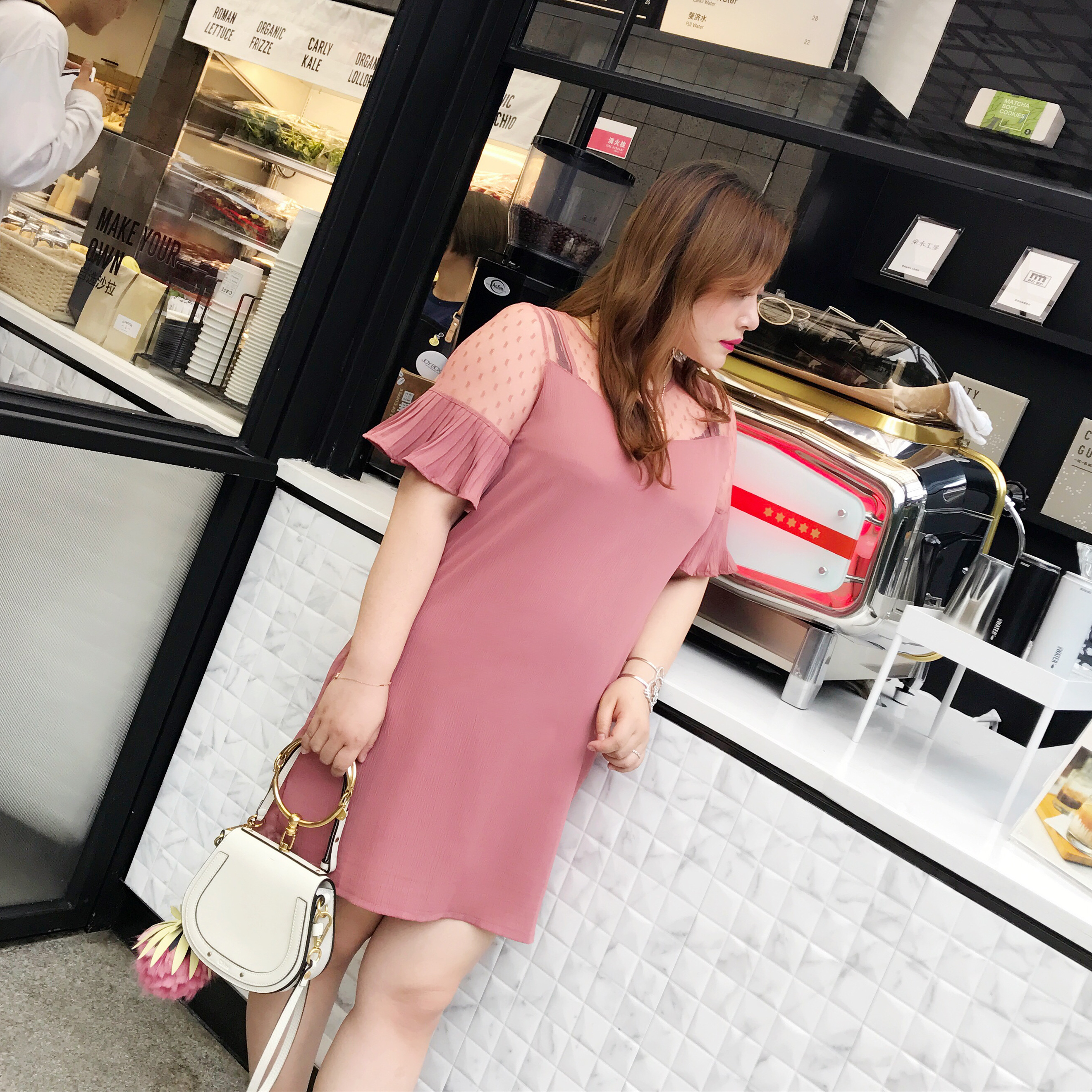 2017-06-25 21:10:53                 (来源: 胖mm时尚穿搭)