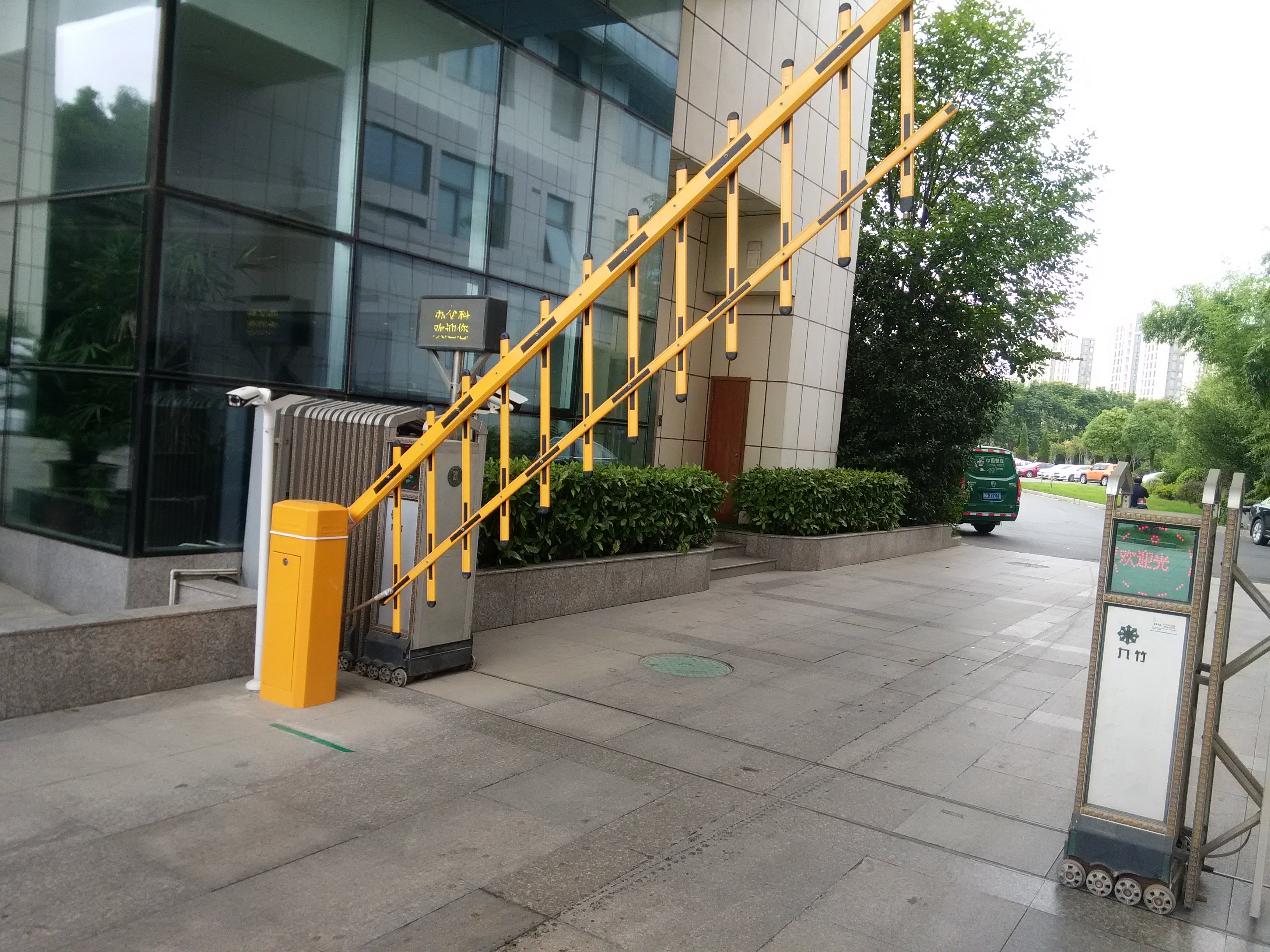 百胜栅栏道闸/智能栅栏式道闸/栅栏电动挡车器/门禁栅栏/道闸系统