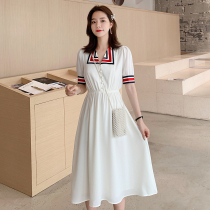 Sandro Mocoloni stars with the same style of collision elegant and refined in a long style with a dress and a feminine summer