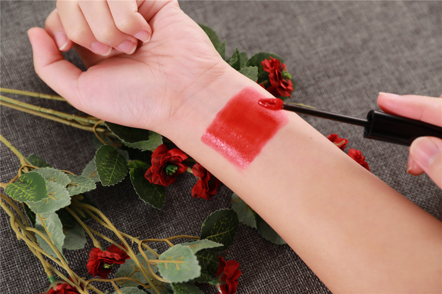 nico丝绒唇釉雾面妆效滋润不拔干