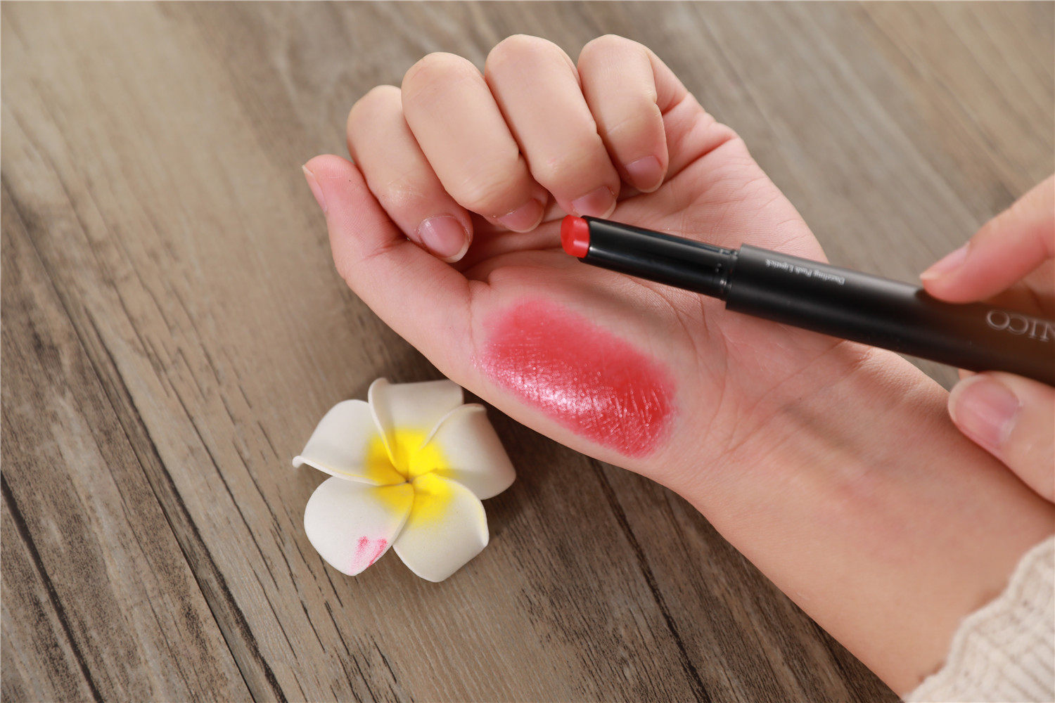 nico按压口红,颜色超美持久不脱妆