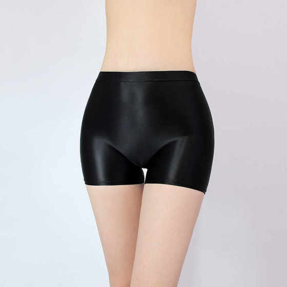 Women's yoga pants multi-color silky smooth and shiny shorts bottomed inside and outside wearing women's bodybuilding thin tight three-point pants
Women's yoga pants multi-color silky smooth and shiny shorts bottomed inside and outside wearing women's bodybuilding thin tight three-point pants