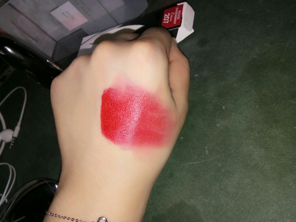rouge baiser口红色号207西瓜红很滋润 适合嘴巴比较干的小仙女_in榜 rouge baiser口红色号207西瓜红很滋润 适合嘴巴比较干的小仙女