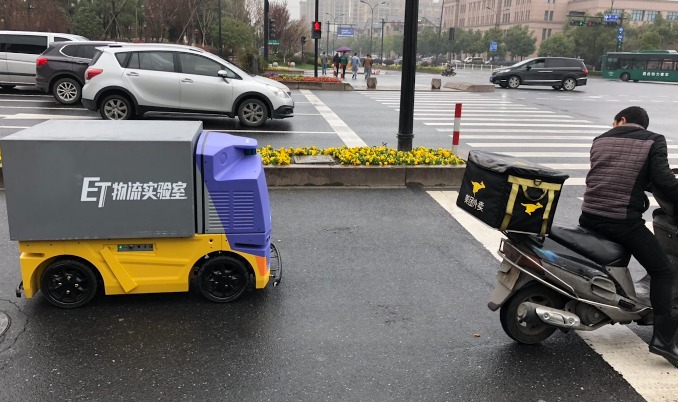菜鸟配送机器人要商用!下一步是无人卡车